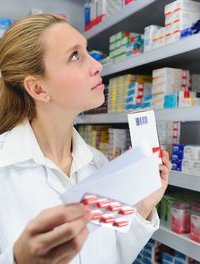 pharmacy technician with pills